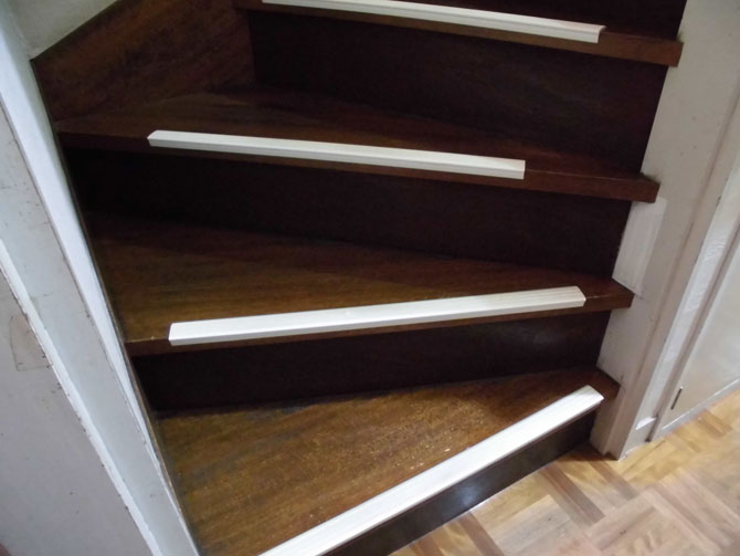 ����Z���̃X�x���[�Y�̂����K�i