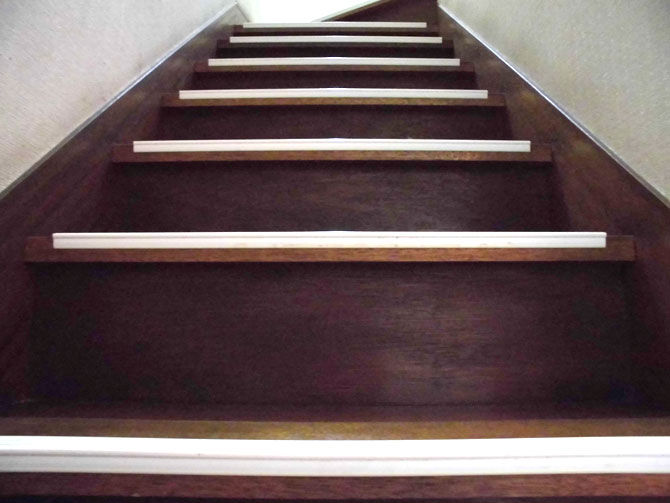 ����Z���̃X�x���[�Y�̂����K�i