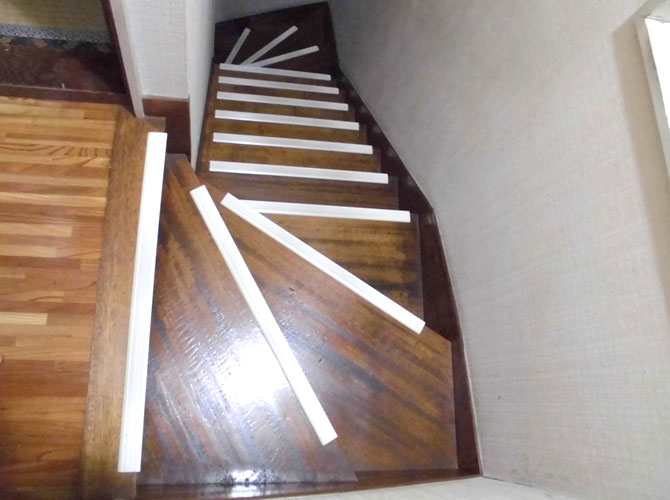 ����Z���̃X�x���[�Y�̂����K�i